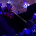 Cantante de Israel para Eurovision Se Cae por las Escaleras!!!