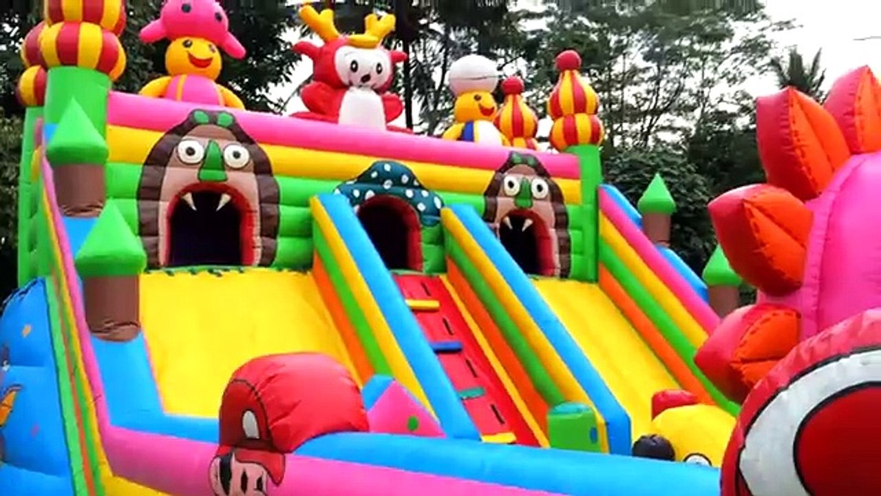 Main perosotan - Giant Inflatable Slide Bounce House at Outdoor Playground