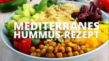 Nie mehr fertigen Hummus aus dem Supermarkt! Wir machen die Kichererbsencreme selbst und zaubern uns eine richtig leckere mediterrane Bowl! ZUM REZEPT 