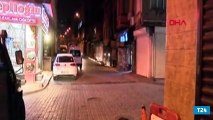 Çöp konteynerlerini devirip ateşe veren gruba polis müdahalesi