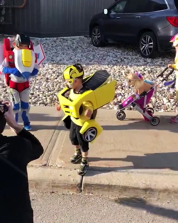 These kids' Transformers costumes are incredible! ViralSnare