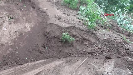 Düzce Düzce'de Heyelan Yolu Kapattı-Hd
