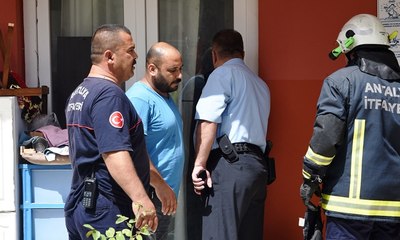 Evi tahliye etmemek için üzerine benzin dökerek direndi