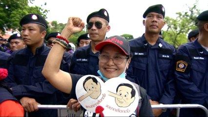 Thailand cracks down on protests against military rule