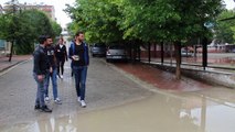 Demirci’de sağanak yağış etkili oldu... Yağmur sonrasında caddelerde geniş su birikintileri oluştu