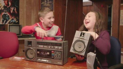 Kids versus 80s tech: Game Boy, Vectrex and a stereo system