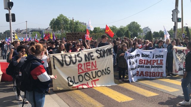 Manifestation des fonctionnaires et lycéens