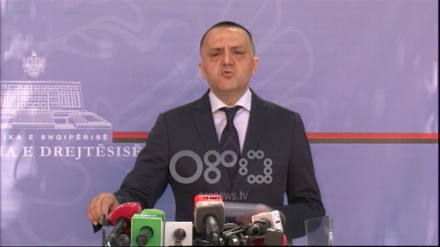 Ora News - Pallatet e braktisura, Lame thirrje ndërtuesve: Do merren masa ekstreme, keni 1 javë kohë