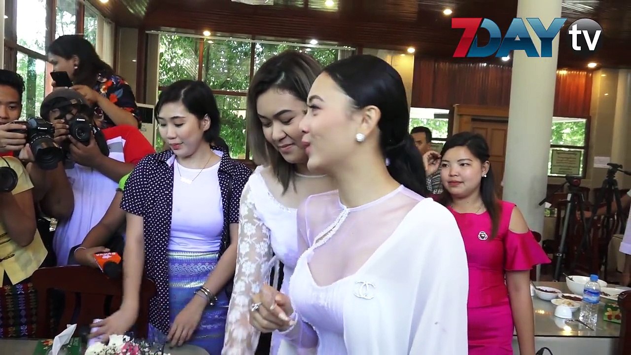 ေရႊမႈံရတီဆီက သင္ယူစရာေတြမ်ားတယ္လို႔ ဖြင့္ဟလာတဲ့ ေငြမႈံရတီေမ - ၁၇၊၂၀၁၈ဇြန္လထဲမွာ ေရႊမႈံရတီနဲ႔အတူ ရုပ္ရွင္ဇာတ္ကားႀကီးရိုက္ေတာ့မယ့္ သရုပ္ေဆာင္ေငြမႈံရတီက အႏုပညာ