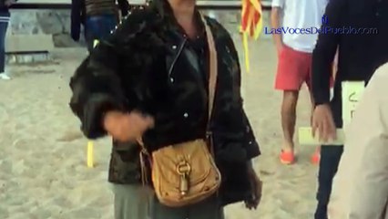 Una sola española libera la playa de Llafranch (Gerona) ante violentos independentistas
