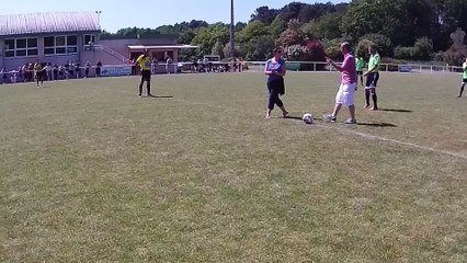 COUP D'ENVOI DONNÉ PAR Gaelle : Boulangerie TY-FLOCH La Vraie-Croix qui offrait le Ballon du Match