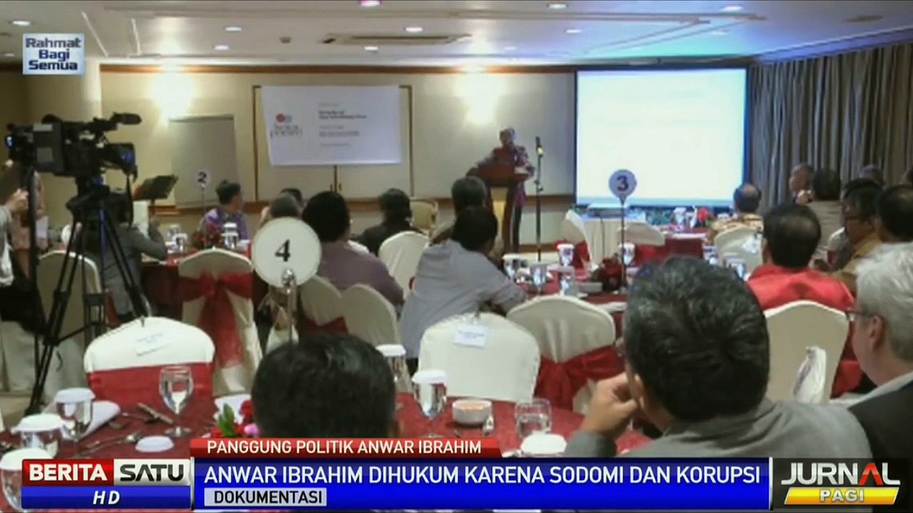 Masa Depan Politik Anwar Ibrahim Masih di Tangan Mahathir Mohamad