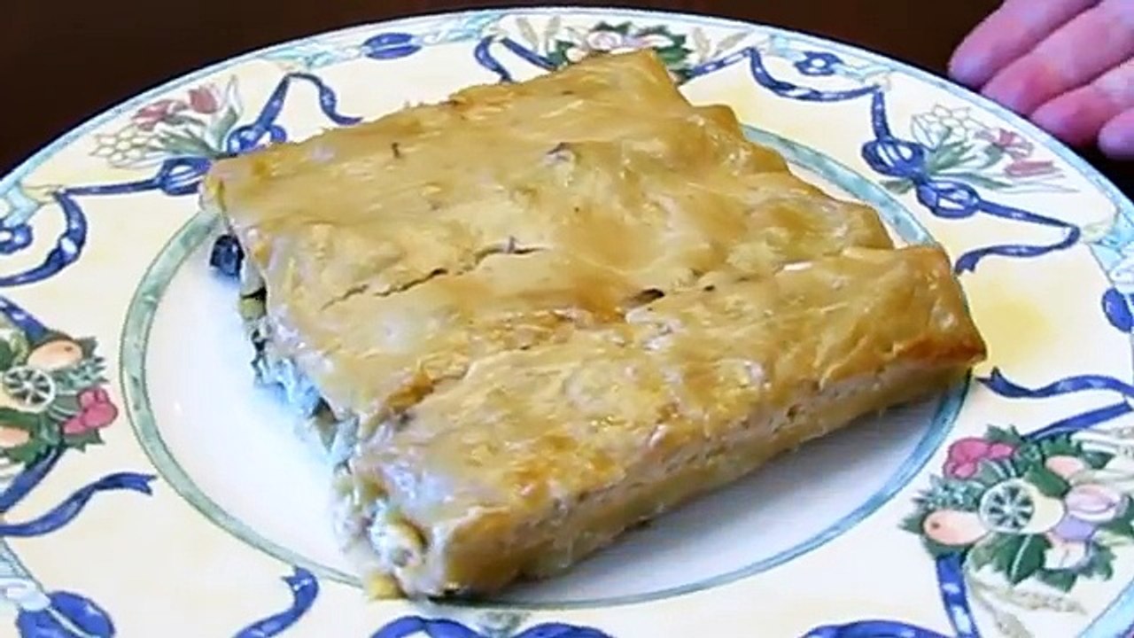 Каннеллони с курицей и грибами под соусом морне