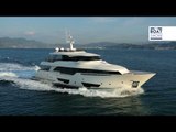 FERRETTI Custom Line NAVETTA 28- Review - The Boat Show