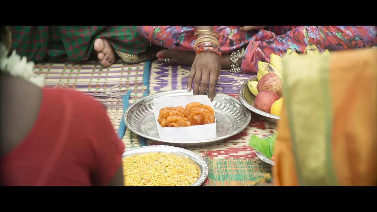 Oru Kuppai Kathai - Moviebuff Sneak Peek 1 | Dinesh, Manisha Yadav |  Kaali Rangasamy