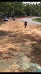 Un motard et son saut raté ! Fail