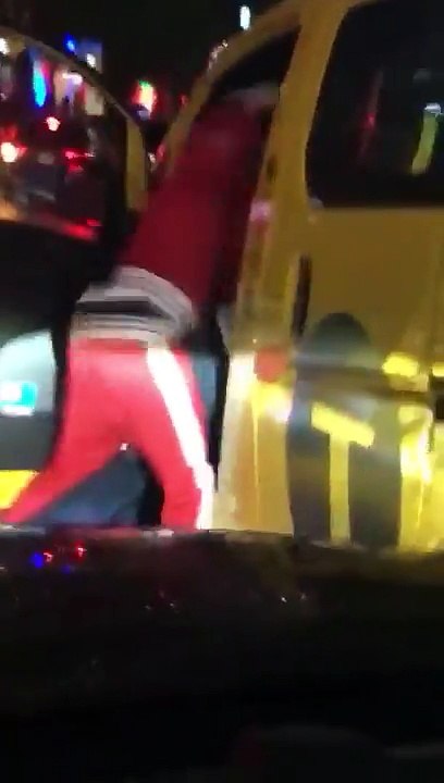 No Mercy: Dude Beats The Crap Out Of A NYC Cabbie!