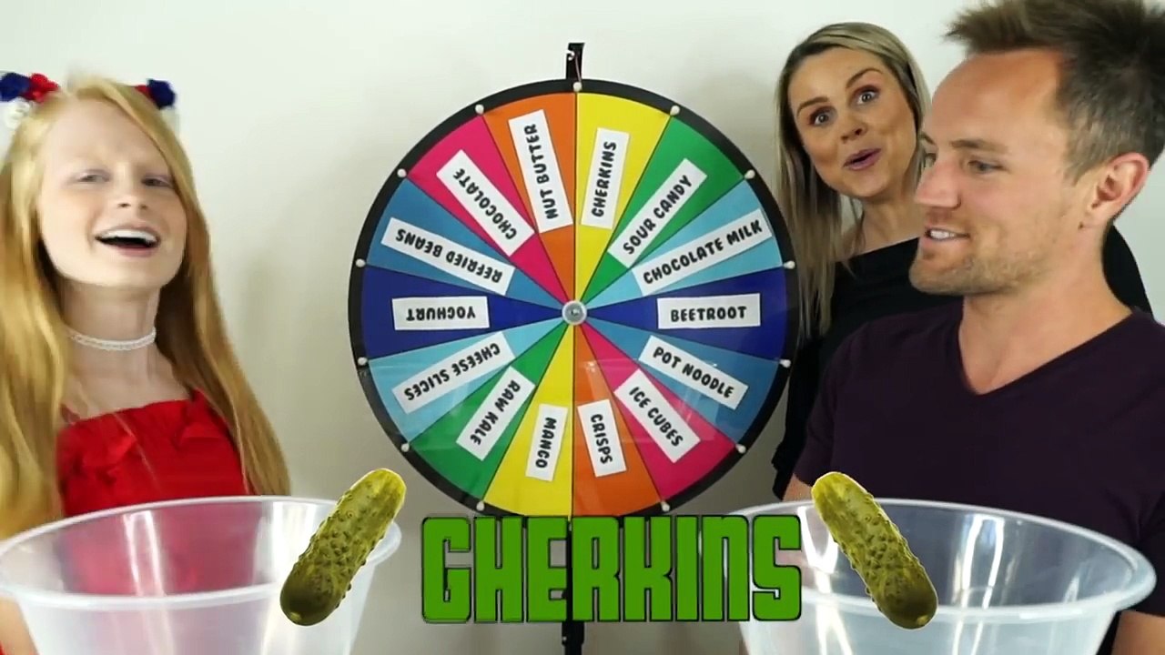 MYSTERY WHEEL OF PREGNANCY CRAViNGS CHALLENGE! 
