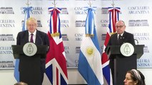 Argentina y Reino Unido ahondan relación sin abordar Malvinas