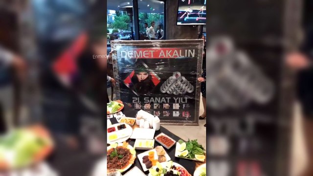 Demet Akalın Jiletleri Getir! İftar Yemeğinde Çok Eğlendi! | Demet Akalın'ın İnstagram Hikayesi #Enmedya