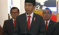 Jokowi Umumkan Kenaikan THR bagi PNS, TNI-Polri, & Pensiunan