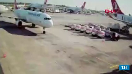 Atatürk Havalimanında uçağın kanadı kuyruğa vurdu