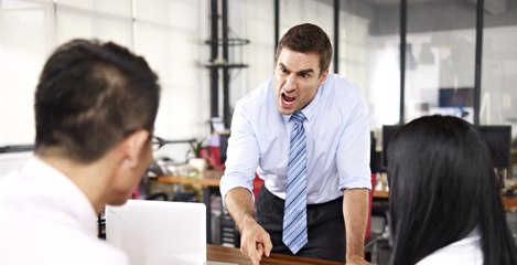 İş Arkadaşına "Kalıbının Adamı Değilsin" Dedi, Tazminatsız Kovuldu