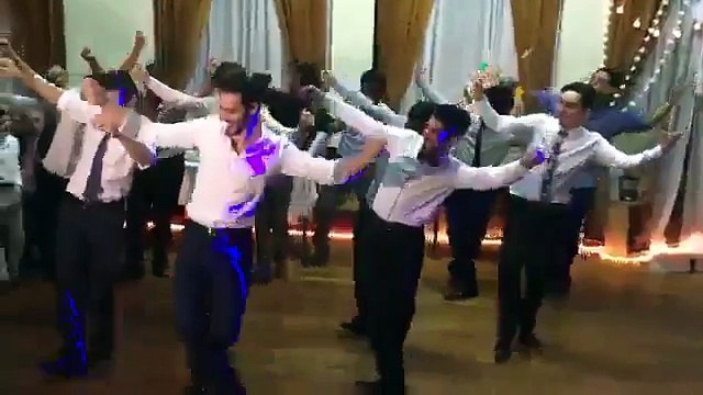 Uruguaylı damat düğününde 'erik dalı' oynadı