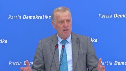 Rezoluta per integrimin - Pollo: Furçë e bojëra për makiazhin e fytyrës qeverisë