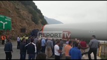 Report TV - Kukës, trajlerat 30 m të gjatë bllokojnë Urën e Drinit të Zi, trafik i rënduar