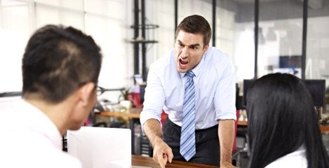 İş Arkadaşına "Kalıbının Adamı Değilsin" Dedi Tazminatsız Kovuldu