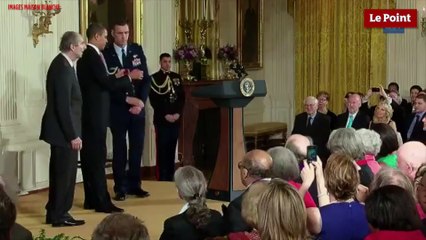 Obama remet la Médaille nationale des Humanités à Philip Roth le 2 mars 2011