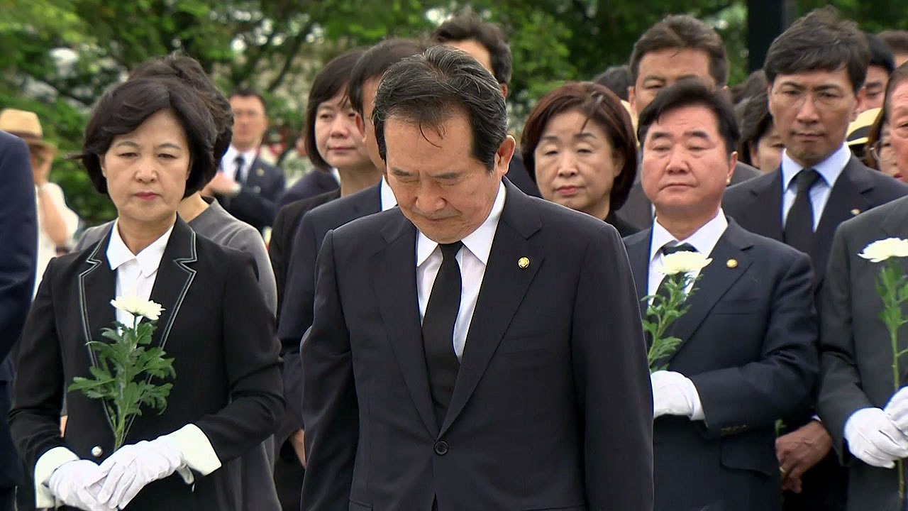 故 노무현 전 대통령 추도식 엄수..."민주주의·남북 평화에 헌신한 대통령" / YTN