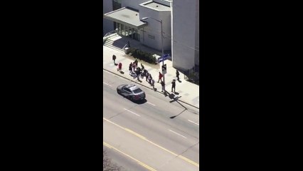 Torontoda kamyonet yayaların arasında daldı; işte ilk görüntüler