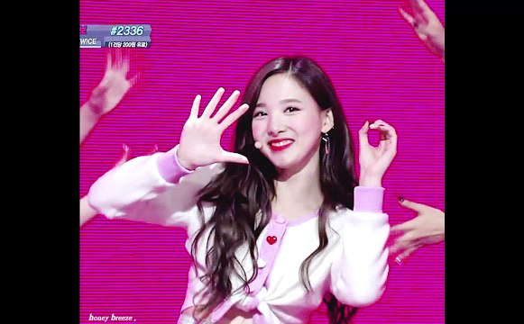 Cùng gây sốt MXH trong cùng một ngày, 3 nữ thần đại diện cho 3 ông lớn SM-JYP-YG ai xuất sắc hơn?