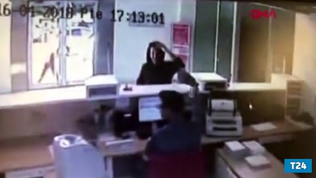 Oyuncak tabancayla banka soymaya kalkıştı, eşi ciddiye almadı: De get lan!