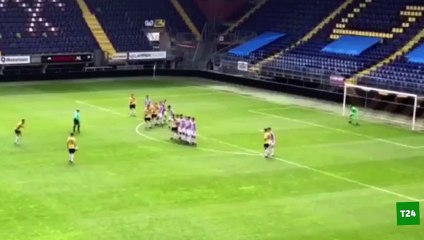 Alex de Souzadan Pierre Van Hooijdonk ve oğlu Sydneye tebrik: İnanılmaz bir gol!