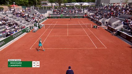 Roland-Garros : Eugénie Bouchard méconnaissable dans ce premier set !