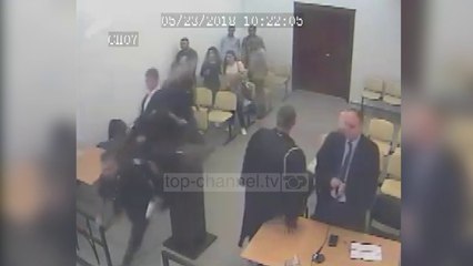 Pa Koment - VIDEO/ Momenti i arratisjes së 28-vjeçarit nga salla e gjyqit