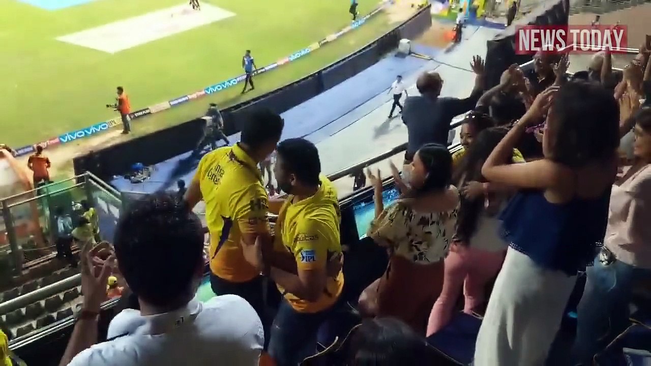 Winning Moments MS Dhoni Wife Sakshi Dhoni Shouting DHONI DHONI  From Stand As CSK Beats SRH In IPL