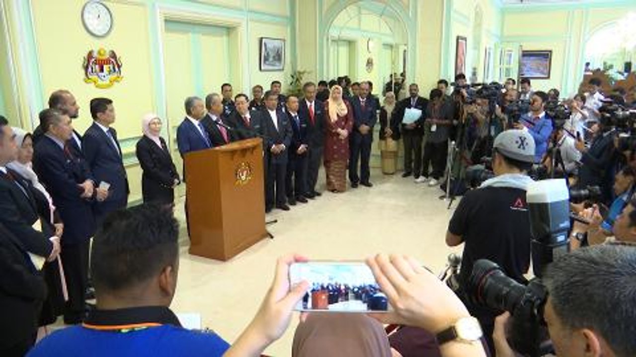 Tun M disbands Spad, Jasa, JKKKP, Pemandu, NPC