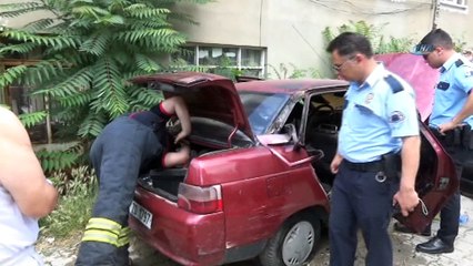 Bir buçuk yıldır kullanılmayan otomobil alev aldı