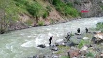 Artvin Çoruh Nehri'nde Kaybolan Kişiyi 30 Kişilik Ekip Arıyor