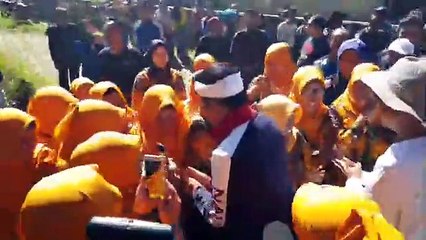Bersama warga Gunung Satria Desa Kersamaju kecamatan Cigalontang Kabupaten Tasikmalaya gotong royong membangun Desa Wisata