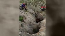 Sivas Kayalıklara Sıkışan Atı Afad Kurtardı