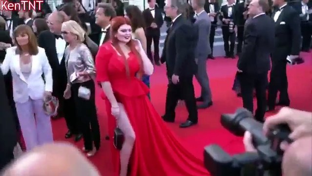 Yulia Rybakova Eteği düştü