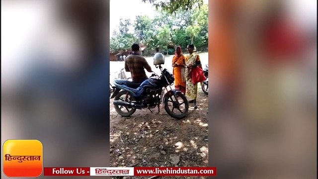 पीएम आवास के नाम पर सबरों से पांच-पांच हजार रुपये घूस लेते स्वयंसेवक