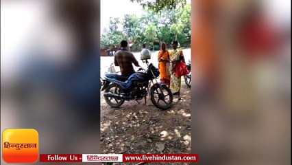 पीएम आवास के नाम पर सबरों से पांच-पांच हजार रुपये घूस लेते स्वयंसेवक