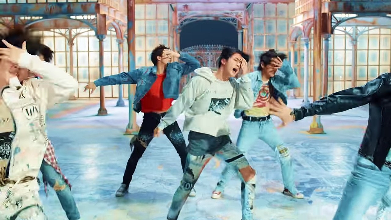 BTS (방탄소년단) 'FAKE LOVE' Official MV - YouTube