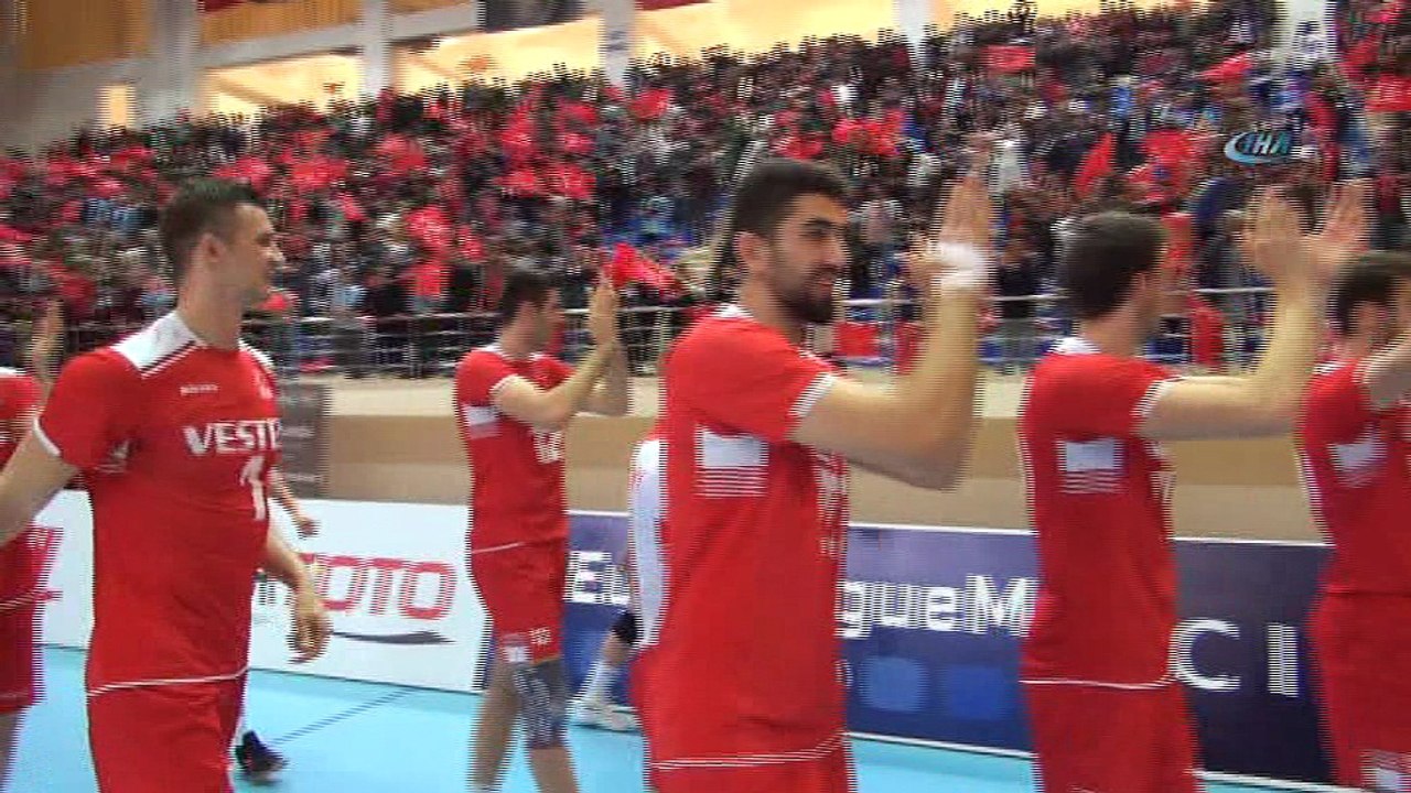 A Milli Erkek Voleybol Takımı, Hollanda’yı 3-2 yendi